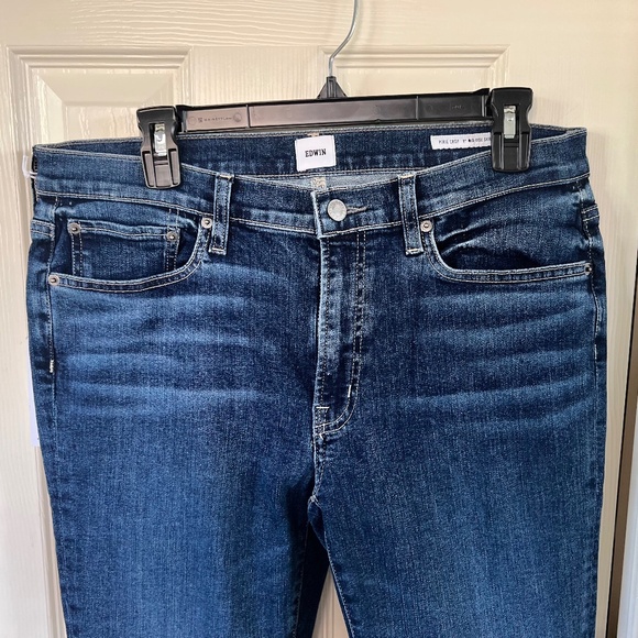 Edwins Pixie 9" Mid Rise Skinny jeans Sz 32 - Picture 3 of 6